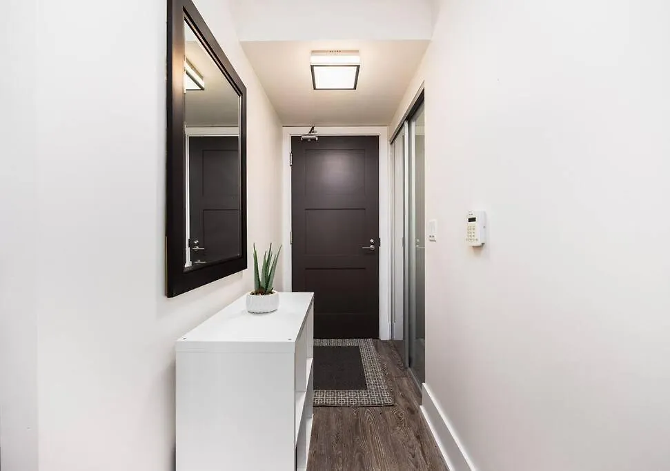 Welcoming Downtown Condo With Wfh Setup Balcony Toronto