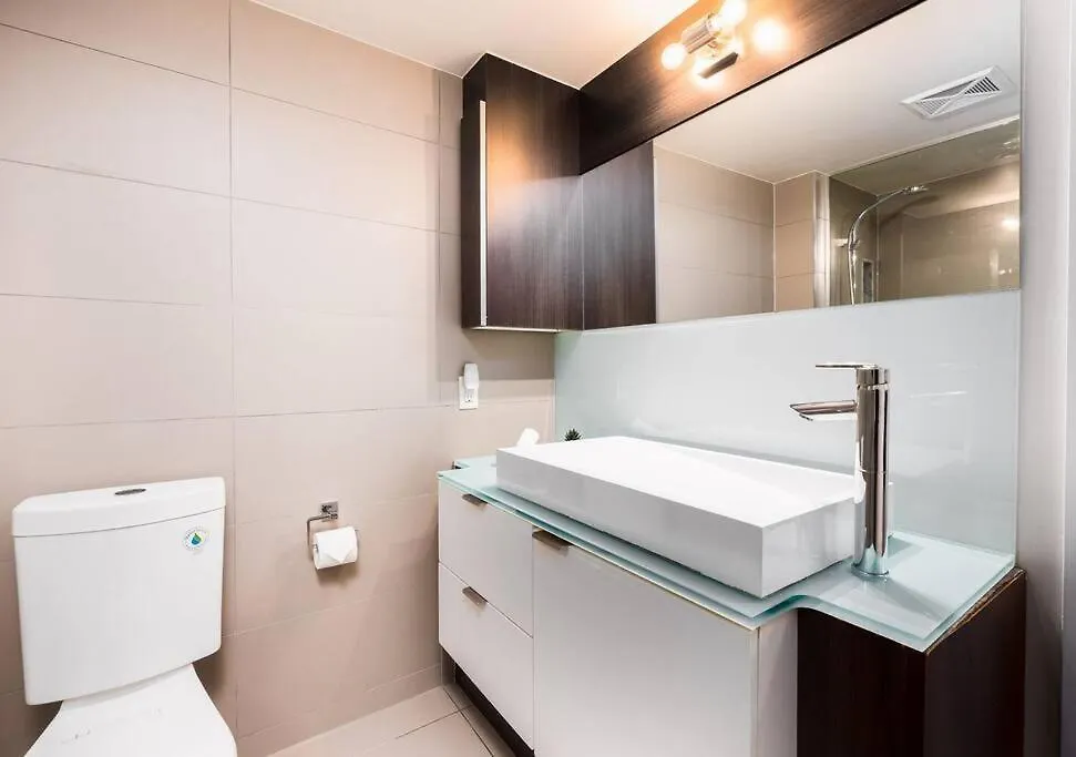 Welcoming Downtown Condo With Wfh Setup Balcony Toronto Canada