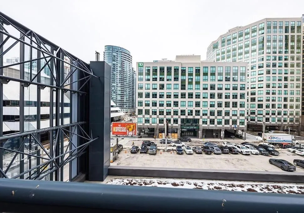 Welcoming Downtown Condo With Wfh Setup Balcony Toronto Canada